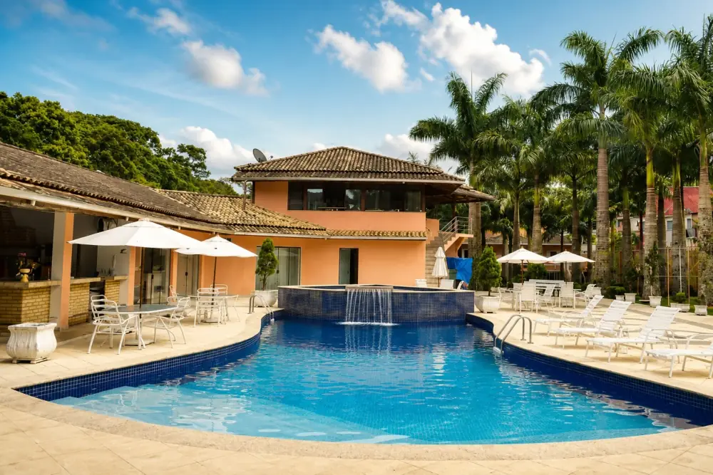 Ambiente da rede credenciada em São Bernardo do Campo, com piscina e jardins